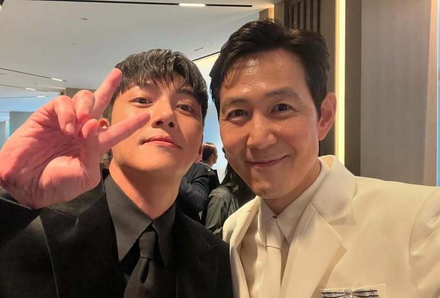 Актер «Игры в кальмара» вышел на красную дорожку и удивил фанатов внешним видом