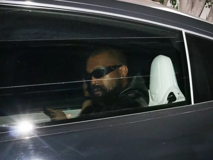 Американский рэпер заработал 3 млн долларов за сутки на продаже резиновых тапочек