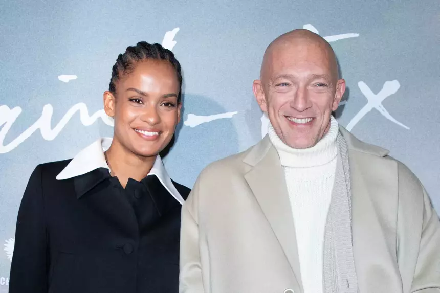 «Может чувствовать себя разбитой»: возлюбленная Венсана Касселя рассказала о проблемах после родов