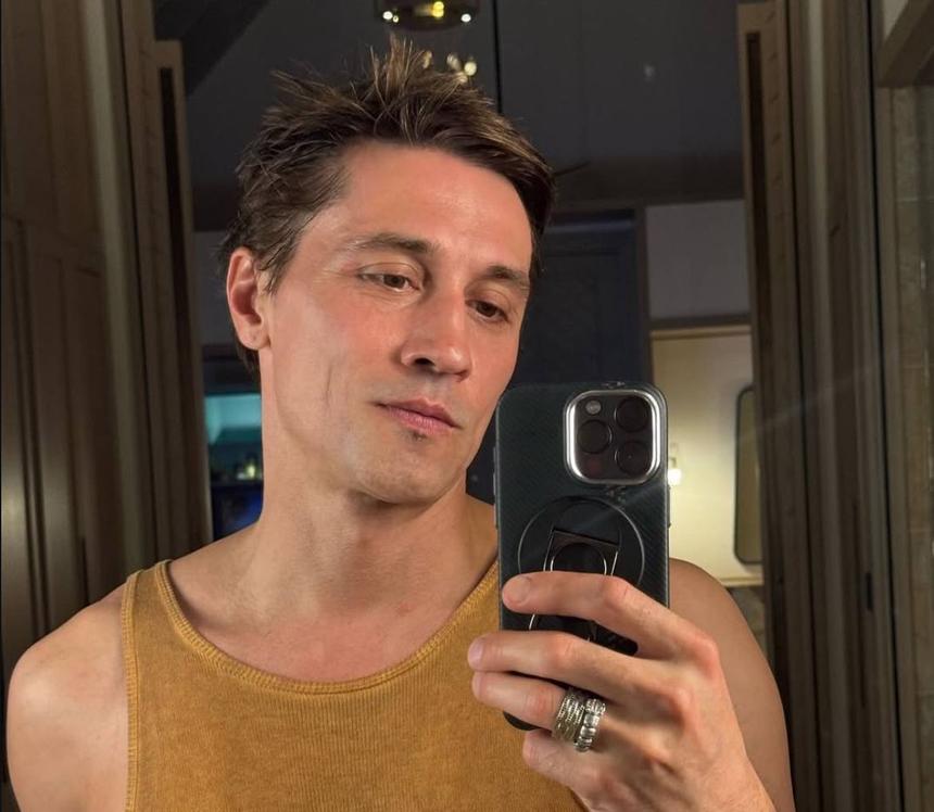 Певец Дима Билан кардинально преобразился, сбрив бороду