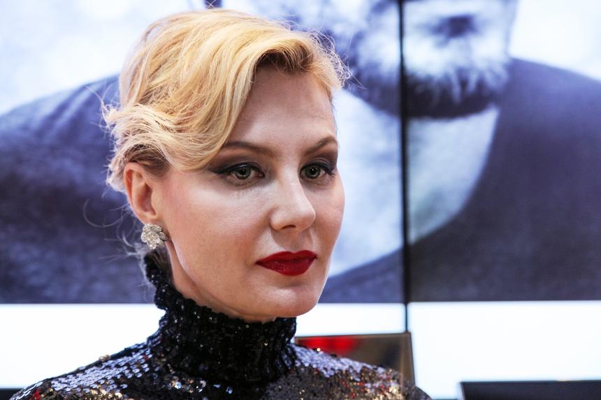 Ждет ребенка от другого: беременную дочь Ренаты Литвиновой бросил возлюбленный