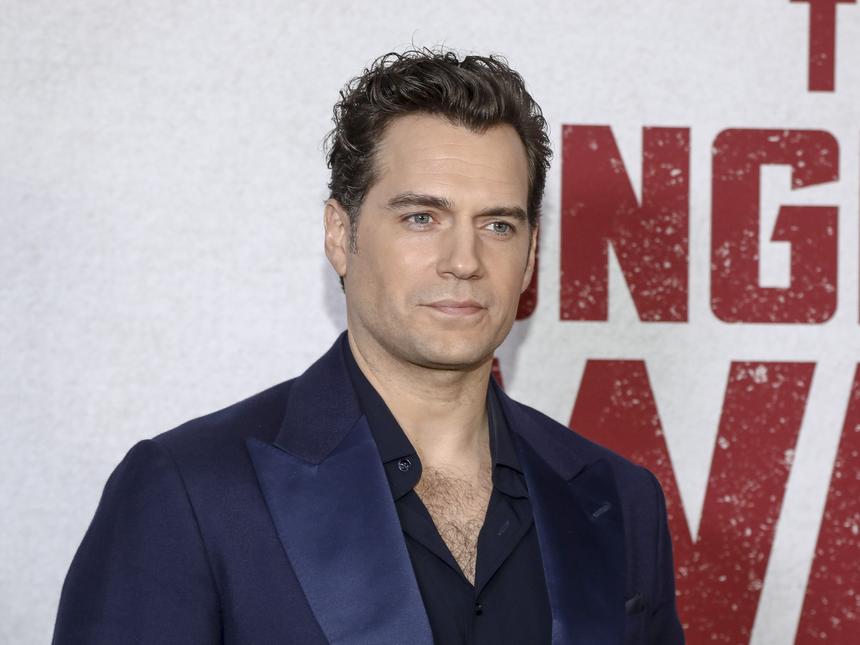 Звезда сериала «Ведьмак» Генри Кавилл впервые стал отцом