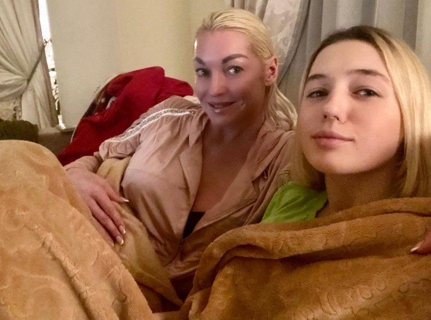 «Для нас самое главное – венчание»: дочь Волочковой впервые вышла в свет с бородатым бойфрендом