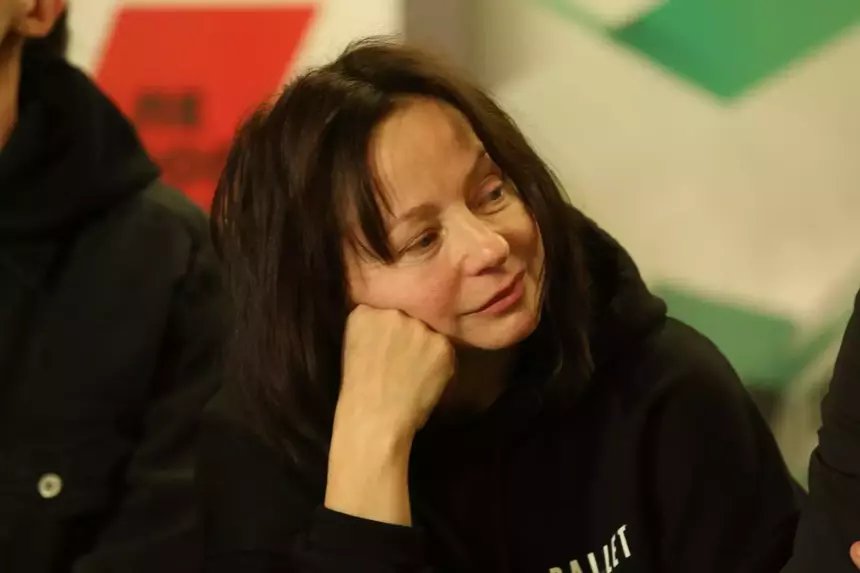 «Даже круче, чем у Шатунова»: как выглядит могила Добровольской через неделю после похорон