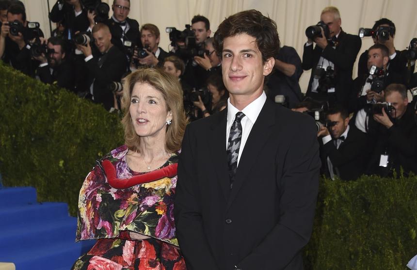 Единственный внук Джона и Жаклин Кеннеди угодил в скандал из-за «горячего» поста о своей бабушке