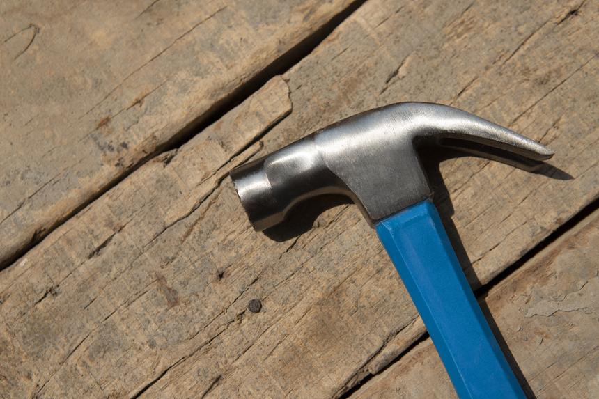 Россиянин забил до смерти молотком лежачего больного и избежал тюрьмы