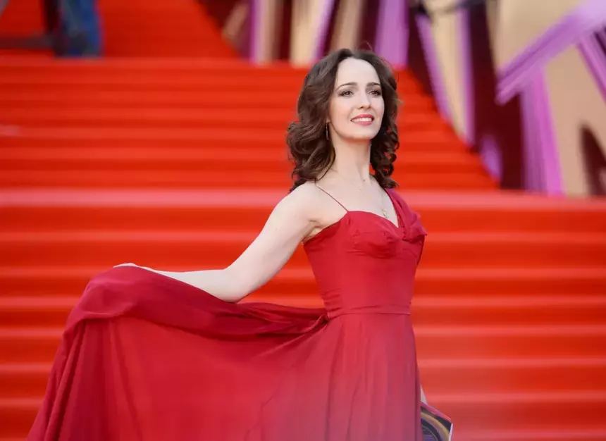 «Выслуга лет уже позволяет»: Валерия Ланская рассказала про отношение к кинонаградам