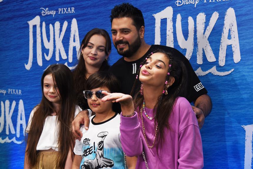 Дочь солиста «Корней» Бердникова Милана отметила 15-летие в караоке на Рублевке