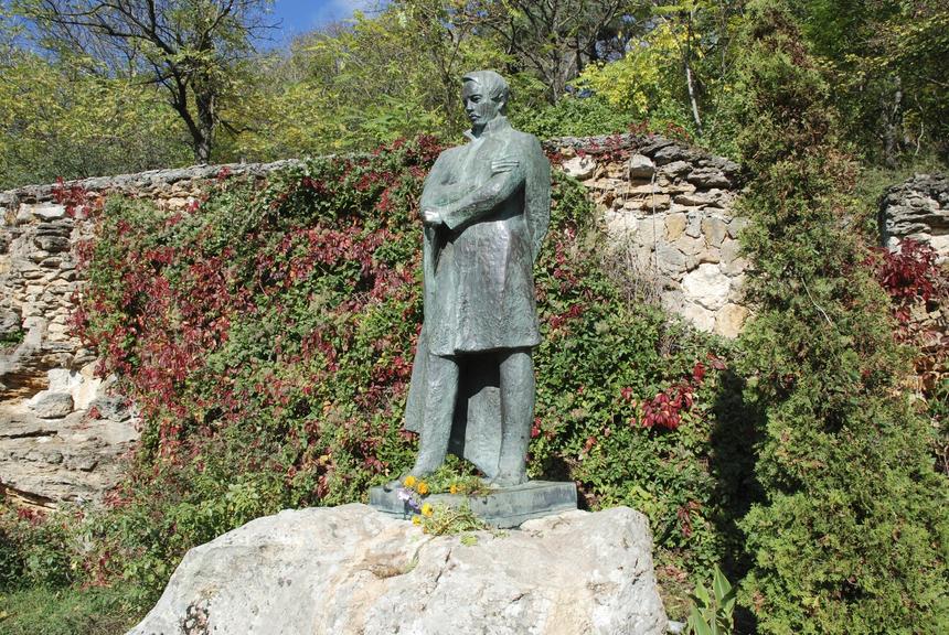 «Не все чисто»: Бурляев рассказал, как расследуют убийство Лермонтова