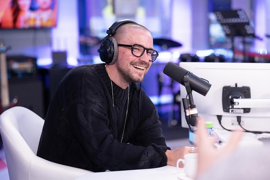 Актер Александр Петров рассказал, как сыграл сразу две главные роли в фильме