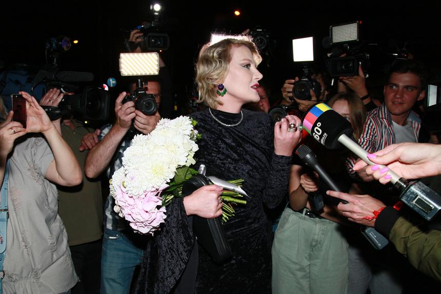 «Ринопластика, подтяжка бровей и липосакция»: раскрыт секрет молодости Ренаты Литвиновой