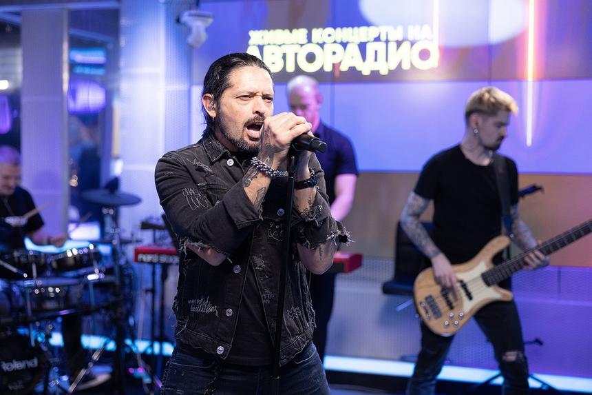 Исполнитель хитов Queen Ронни Ромеро заявил, что не боится сравнений с Меркьюри