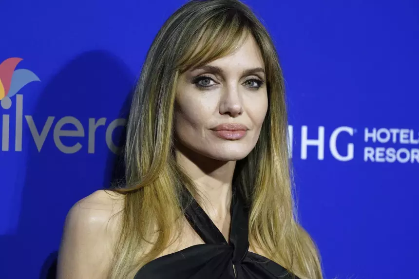 21-летний сын Анджелины Джоли попал в аварию спустя полгода после госпитализации