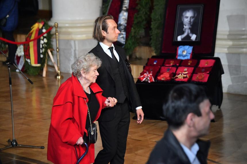 Умерла получившая гражданство РФ американская писательница Сюзанна Масси