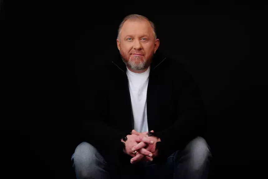 Шеф-повар и телеведущий Константин Ивлев представил новую книгу с рецептами десертов