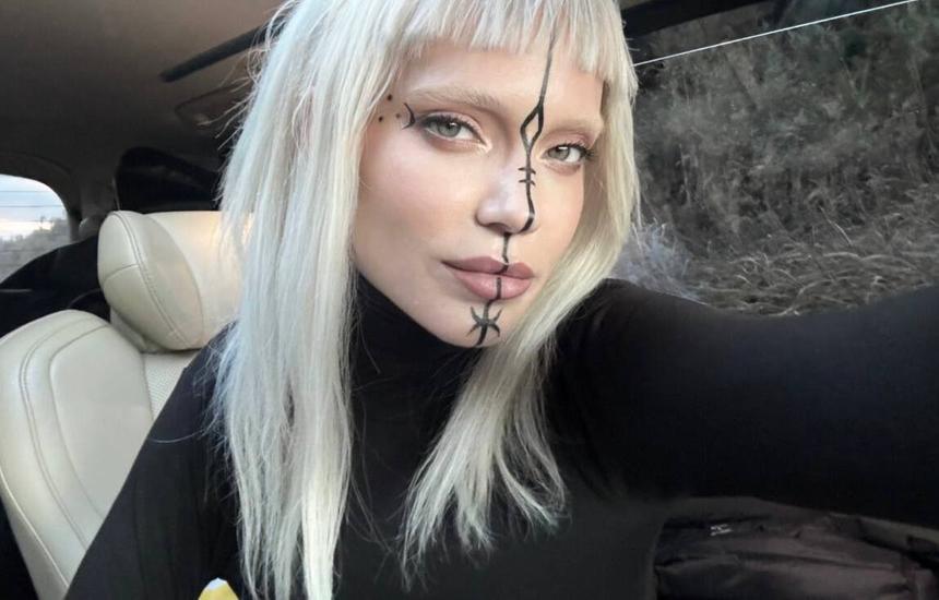 «Хочет обелиться»: в кулуарах обсуждают странные эксперименты и проблемы с карьерой Глюкозы