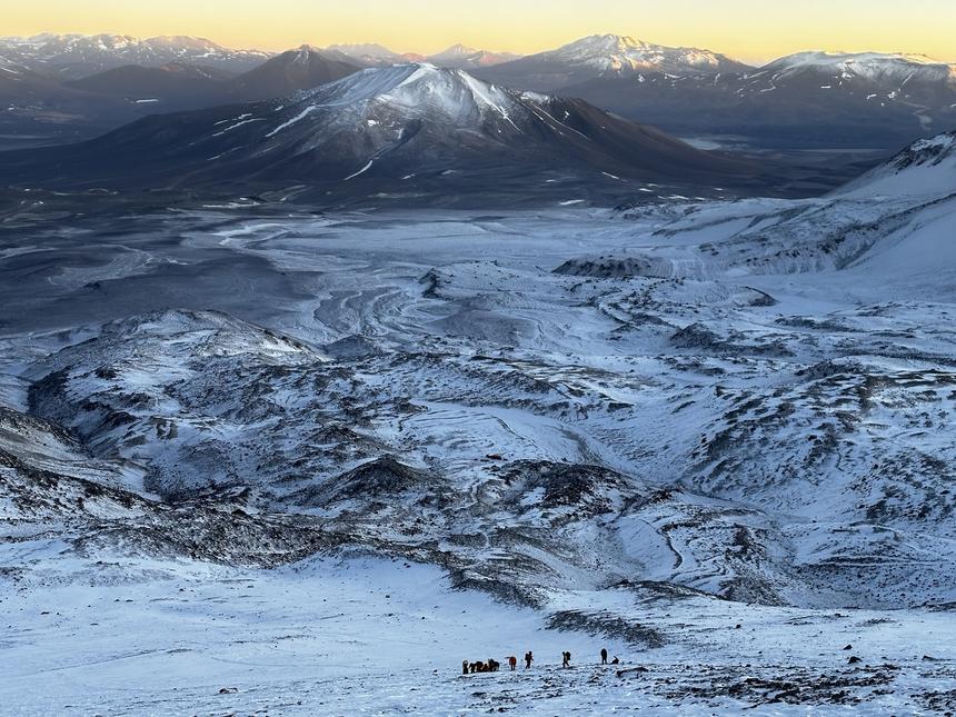 Побывавший на семи вулканах путешественник рассказал, что нужно брать в горы