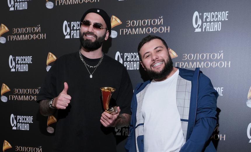 Певец HammAli впервые показал лицо жены Эмили после тайной свадьбы в Сочи