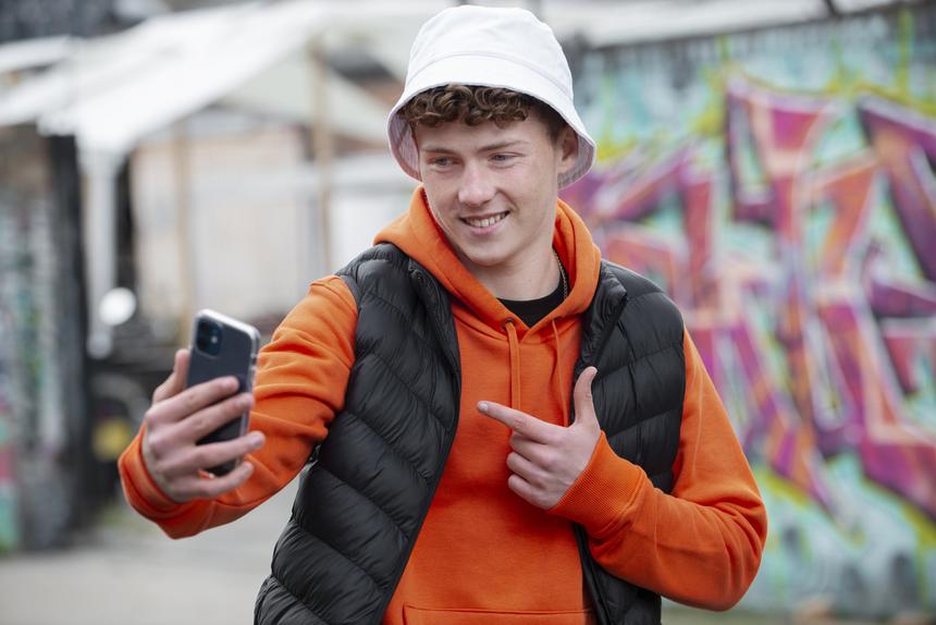 Пытался повторить тренд из TikTok: школьник получил ожоги лица и глаз из-за химикатов