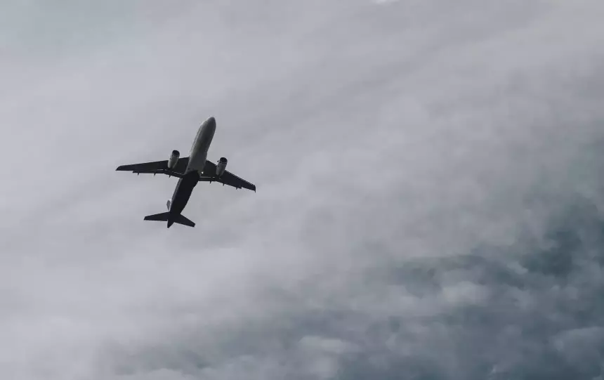 «Я просто молюсь»: муж пассажирки разбившегося в США самолета озвучил ее последние слова