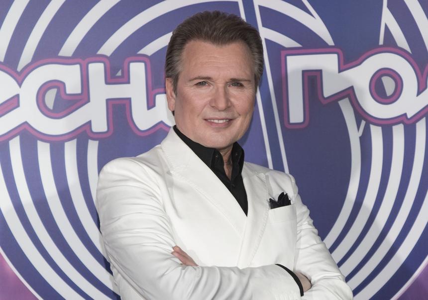 «Мужчина с короной на голове»: продюсер рассказал о гонорарах 66-летнего Александра Малинина