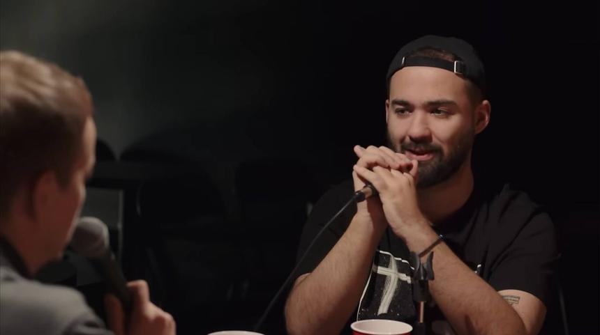 Покинувший Россию комик рассказал о трудностях работы за границей