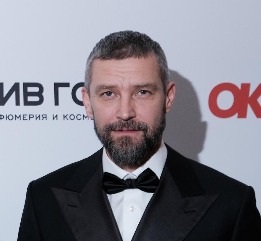 «Поселился практически за забором»: лидер «Uma2rman» купил дом рядом с бывшей женой после развода