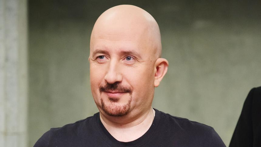 Нашел пять предсмертных записок: шансонье Жека винит себя в кончине жены