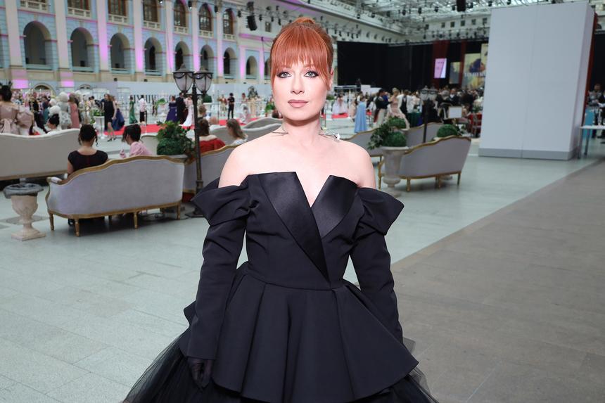 Юлия Савичева назвала себя «ярым противником» пластики в ответ на обвинения