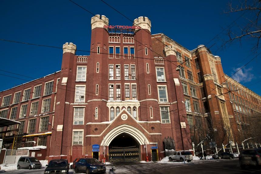 В Москве загорелась танцевальная студия: в здании заблокированы десятки людей