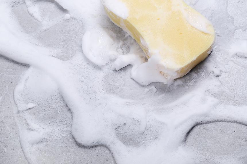 Выполнишь — будем дружить, нет — станешь изгоем: школьники заставили одноклассника съесть мыло