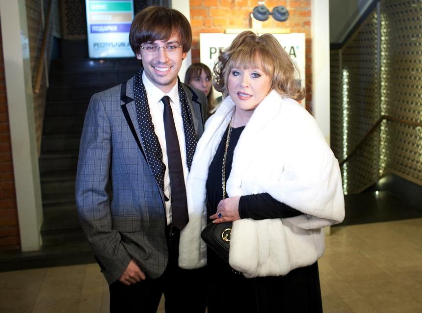 Миллионы, но не алых роз: за сколько продают автограф Аллы Пугачевой в Москве