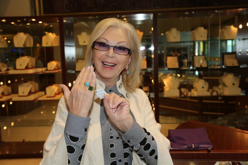 «Я не понимала, за что он меня ударил»: звезда «Карнавала» Валентина Титова заявила о рукоприкладстве мужа