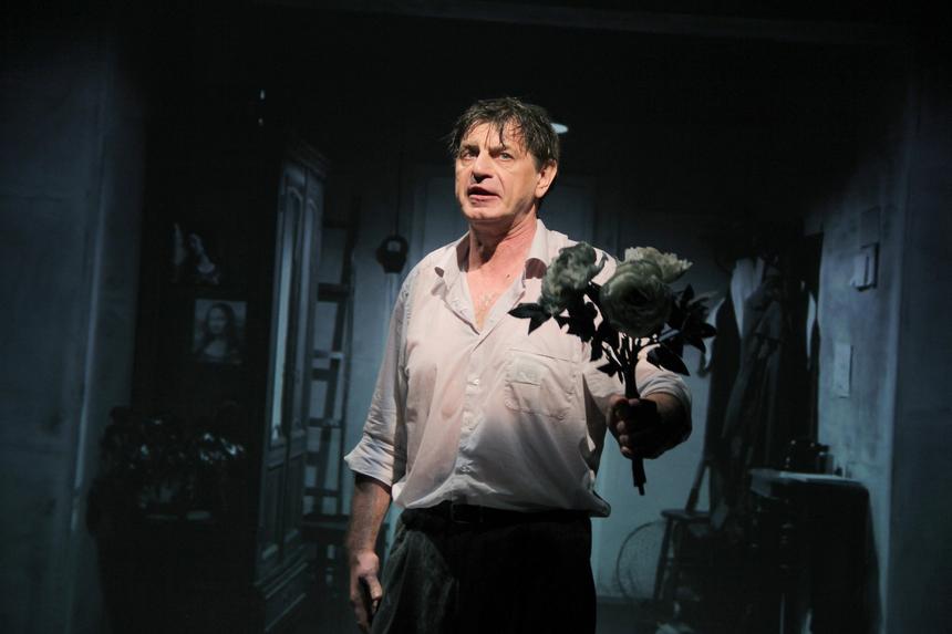 63-летний актер Владимир Топцов стал жертвой телефонных мошенников и лишился сотен тысяч рублей