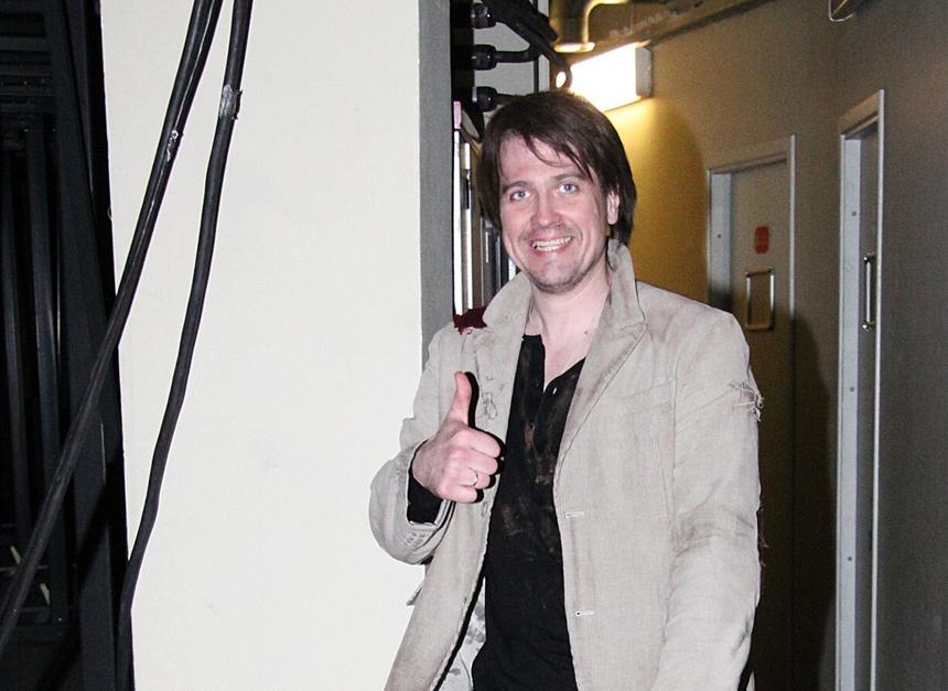 В театре рассказали, что актер Денис Матросов решил выйти на сцену после ДТП