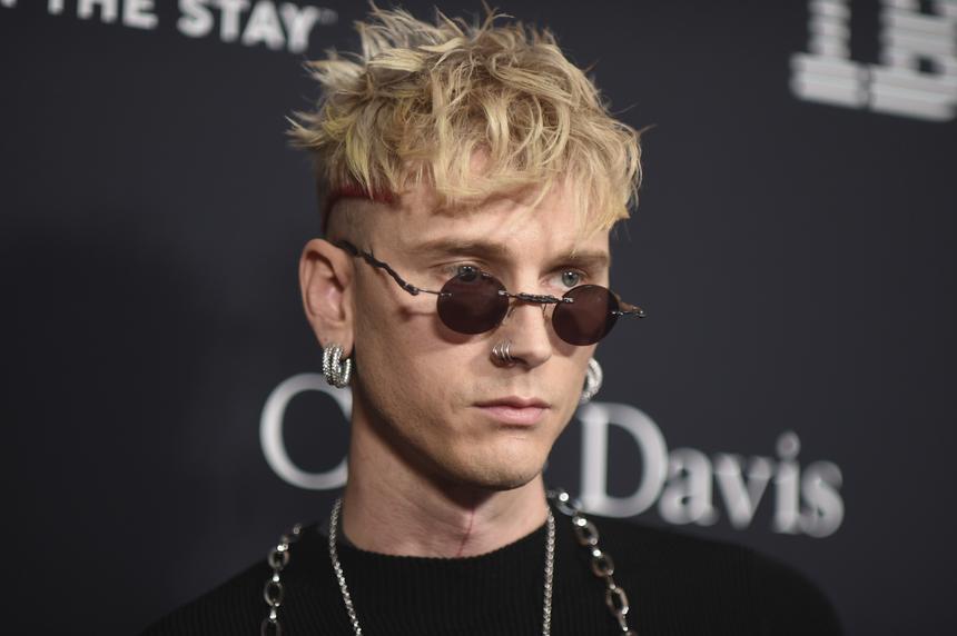 Machine Gun Kelly заметили с супермоделью после расставания с Меган Фокс