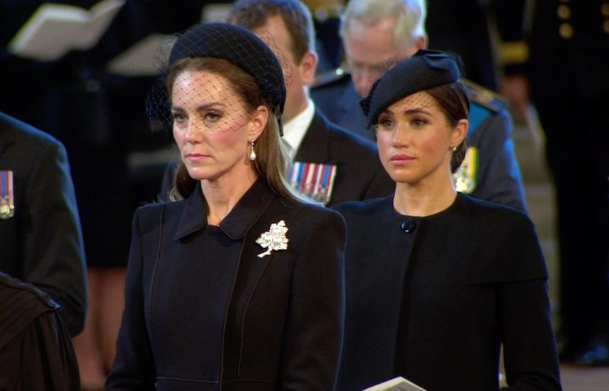 Грядет грандиозный скандал: Меган Маркл возмущена новостью о появлении Кейт Миддлтон на обложке Vogue