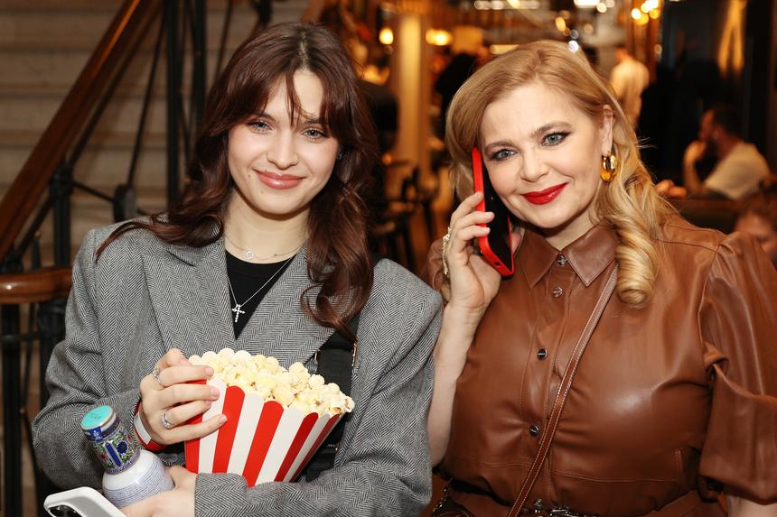 Актриса Ирина Пегова впервые за несколько лет вышла в свет с единственной дочкой