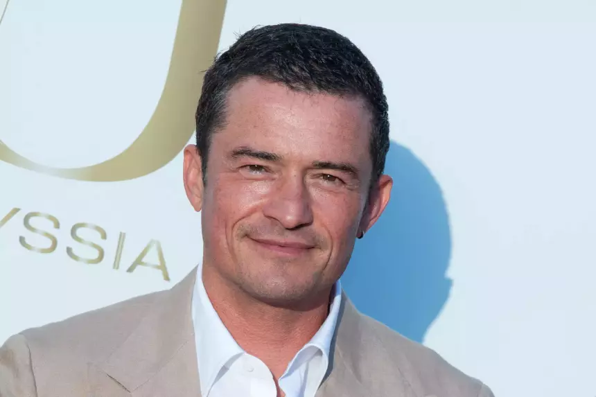 Орландо Блум вышел в свет с сыном от экс-ангела Victoria’s Secret