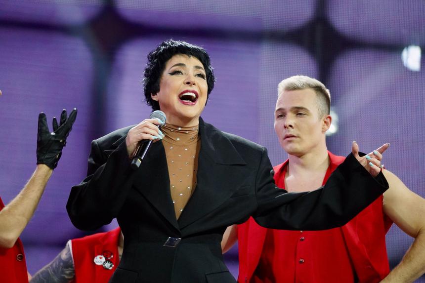 «Выскажете все претензии ко мне лично»: Лолита пригласила оскорбившего ее депутата на концерт