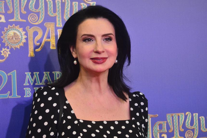 Пропустит похороны свекра? Стриженова с трудом пытается добраться из Петербурга в Москву