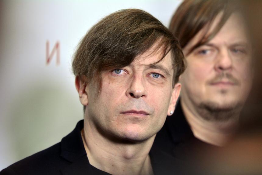 «Погнались за баблом»: лидер «7Б» объяснил, почему «Би-2» уехали из России