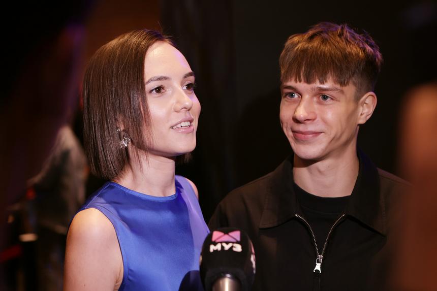 «Железные балки могли ударить в голову»: бывшую девушку Александра Петрова спасли на съемках