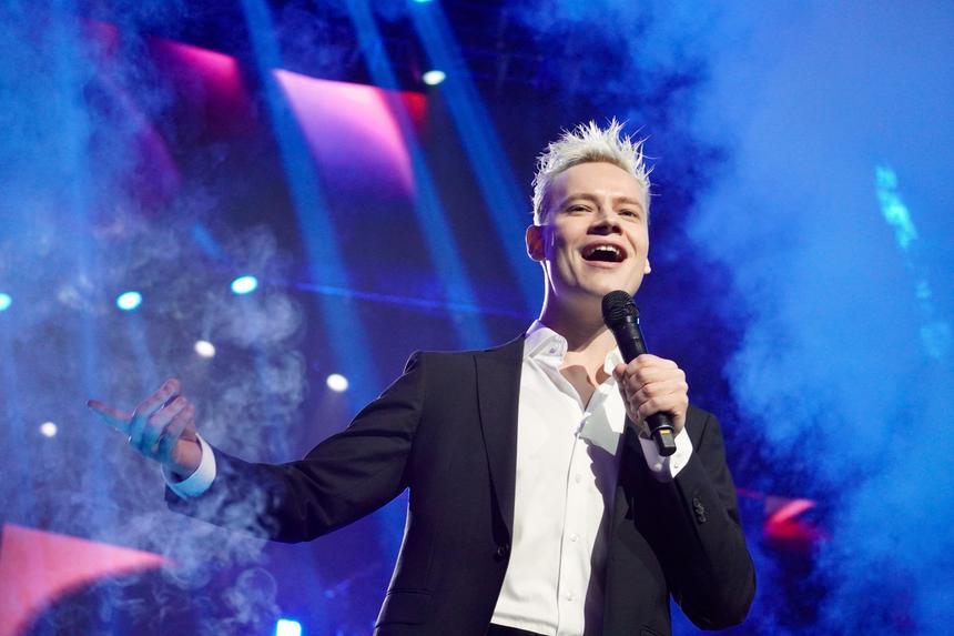 «Я останусь с тобой»: SHAMAN выпустил романтичный клип с Мизулиной в главной роли