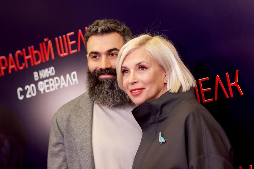 Певица Алена Свиридова вышла в свет с бойфрендом, который на 14 лет моложе нее