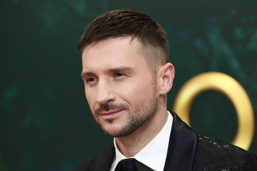 «Стремненько, конечно»: певец Сергей Лазарев застрял в лифте с другими жильцами дома