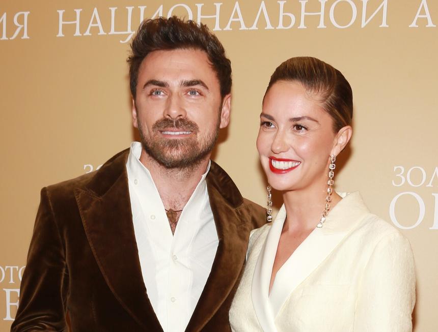 Держал девочку за руку в боулинге: у Петра Дранги крепнет связь с восьмилетней дочерью Агаты Муцениеце