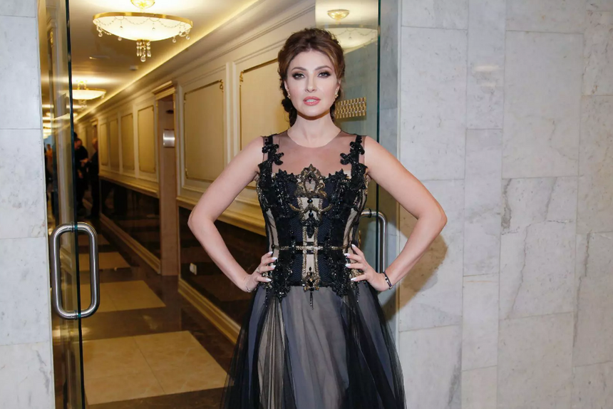 Актриса Анастасия Макеева назвала собак проститутками на встрече с детьми