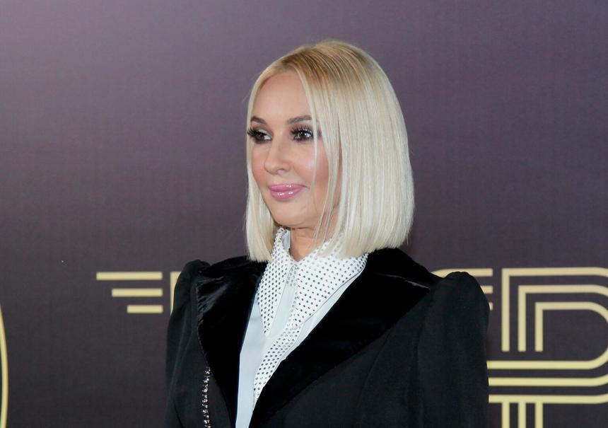 «Одна рука отказала»: Лера Кудрявцева рассказала о состоянии матери после инсульта