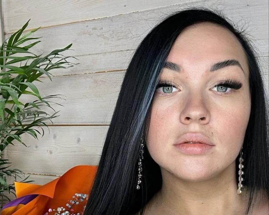 «Мне нельзя было ехать на кладбище»: беременную внучку Олега Стриженова обвинили в болезни сына